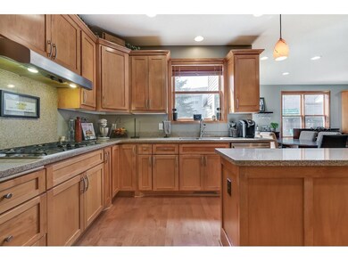 Kitchen with Double ovens, stainless steel, granit