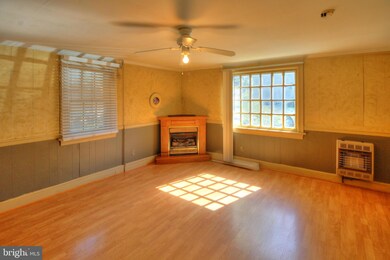 361 E Queen St, Strasburg, VA 22657 - photo 5