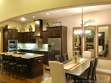 The entire Family can hang out and cook in this op