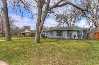 10 Brook Forest Ln, Hurst, TX 76053 - photo 2