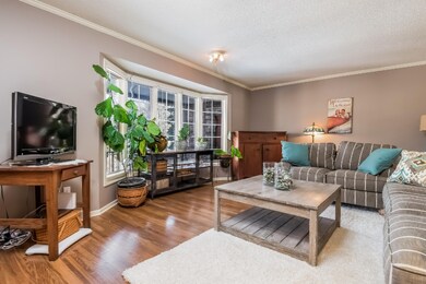 005-Living_Room-2450132-medium