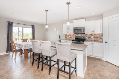 18-web-or-mls-4105-astoria-way