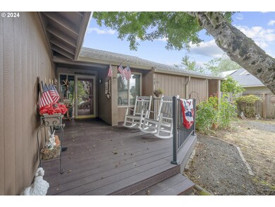 109 E Pinehurst Dr, Newberg, OR 97132 - photo 4