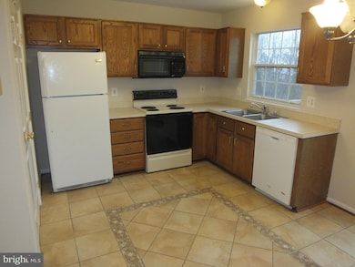1764 Tiger Lily Cir unit 103, Woodbridge, VA 22192 - photo 2