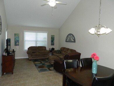 Living Room / Dining