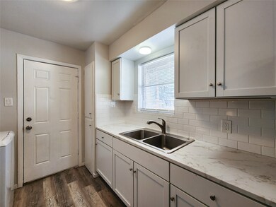 8312 Lavender St, Houston, TX 77016 - photo 5