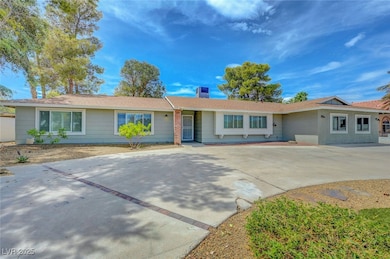 2667 S Torrey Pines Dr, Las Vegas, NV 89146 - photo 7