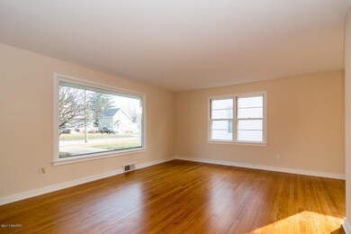 1434 Regent St, Niles, MI 49120 - photo 4
