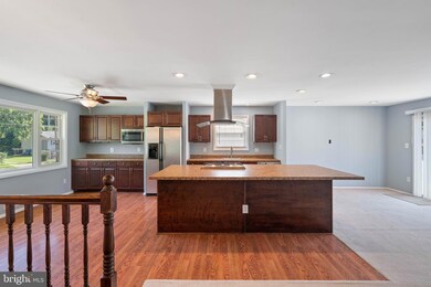 8710 Lagrange St, Lorton, VA 22079 - photo 4