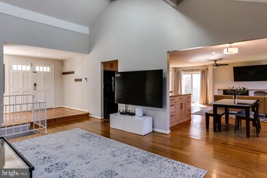 9409 Copenhaver Dr, Potomac, MD 20854 - photo 5