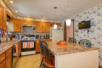 6 Fairfax St, Burlington, MA 01803 - photo 4