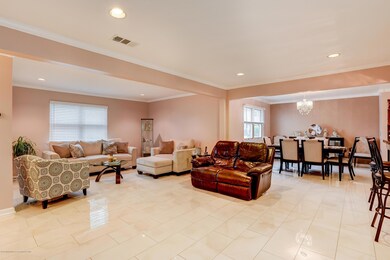 005_Living & Dining Room