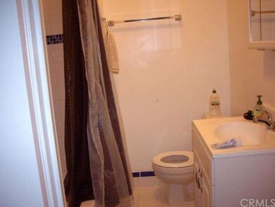 Apt A: another Bathroom!