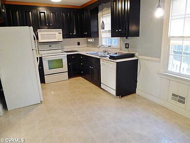 Kitchen - All appliances stay.
