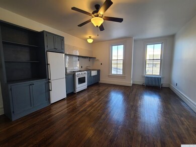 742 Warren St unit 3 Rea, Hudson, NY 12534 - photo 5