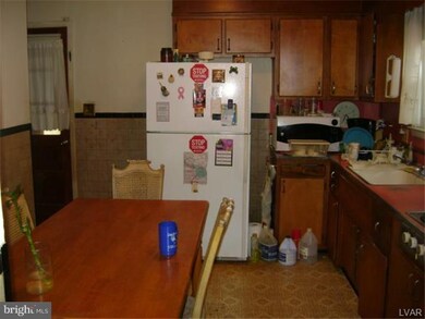 1813 W Cedar St, Allentown, PA 18104 - photo 2