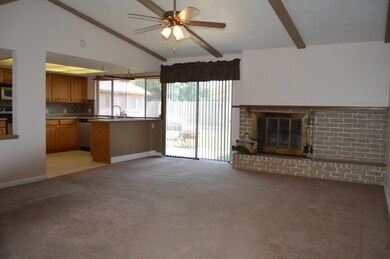 5615 W Ridgecreek Cir, Houston, TX 77053 - photo 2