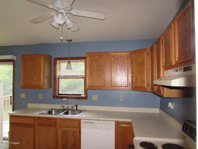 802 Surrey Ct, Hawley, PA 18428 - photo 7