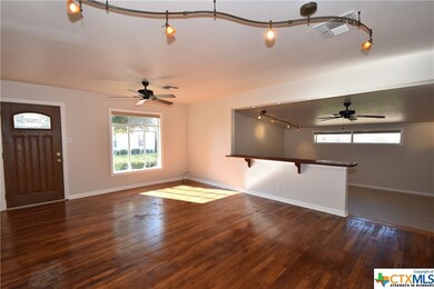 121 S Bishop St, San Marcos, TX 78666 - photo 3