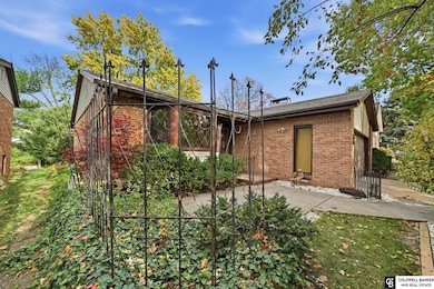 7106 Shamrock Rd, Lincoln, NE 68506 - photo 3