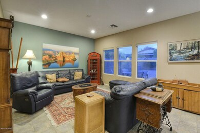 FANTASTIC FAMILY ROOM