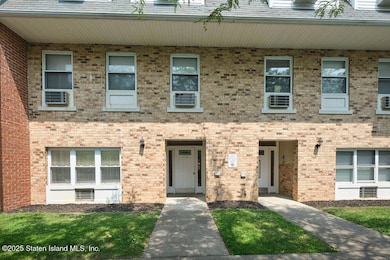 400 Aspen Knolls Way unit B2, Staten Island, NY 10312 - photo 2
