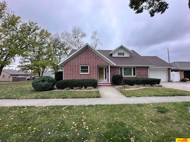 519 S Niphon St, West Point, NE 68788 - photo 2