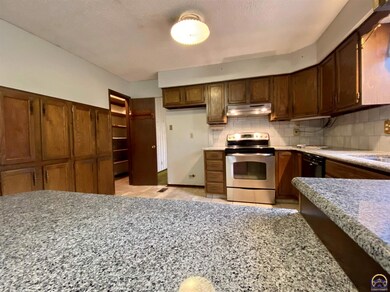 4859 SW Cochise Ave, Topeka, KS 66614 - photo 5