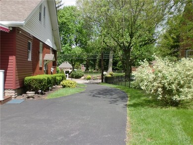 Long driveway and side entry!