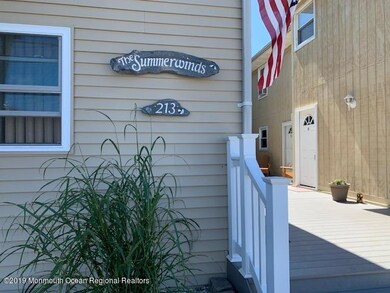 213-217 Hiering Summerwinds sign