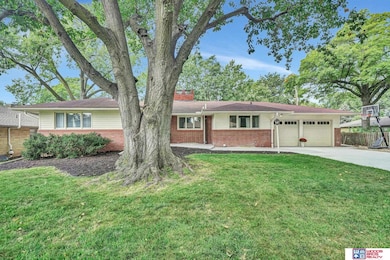 1425 Ridgeway Rd, Lincoln, NE 68506 - photo 2