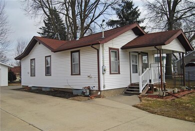1310 Ridgeway Dr, Newton, IA 50208 - photo 2