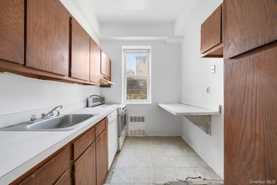 245 Rumsey Rd unit 2X, Yonkers, NY 10701 - photo 5