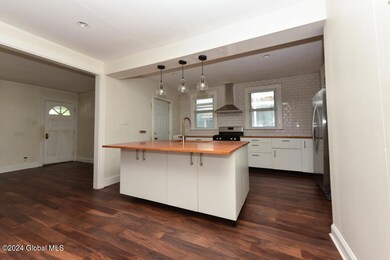 895 Mercer St, Albany, NY 12208 - photo 5