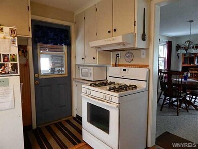 Kitchen Door to garage for easy entrance