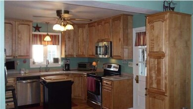 1360 Melvin Rd, Phoenixville, PA 19460 - photo 5