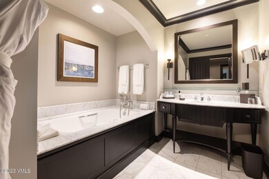 ritz_carlton_732_interior_bath