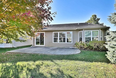 2832 Beacon Point Cir, Elgin, IL 60124 - photo 4