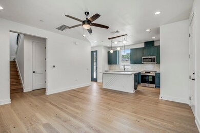 Kitchen with appliances with stainless steel fini