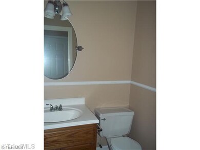 2672 Hickory Dr, Asheboro, NC 27205 - photo 7