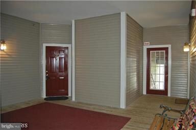 46608 Drysdale Terrace unit 201, Sterling, VA 20165 - photo 2