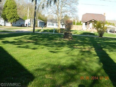 1028 Kusterer Dr NW, Grand Rapids, MI 49534 - photo 2