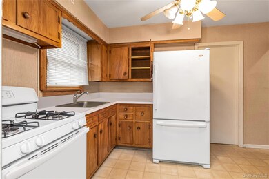 459 Albany Ave, Lindenhurst, NY 11757 - photo 7