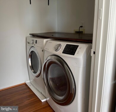 8001 Coachcrest Ct, Manassas, VA 20109 - photo 5