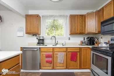 08-Lower Unit Kitchen_SOPH8877