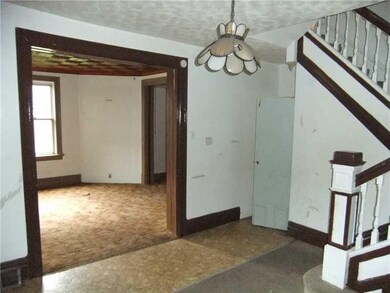 Entry/Foyer.
