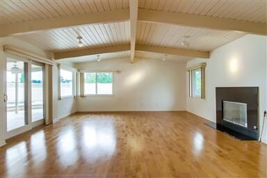 Living room w/ fireplace