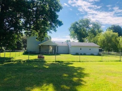 930 N Jackson St, Andrews, IN 46702 - photo 4