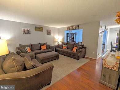 1033 Whitford Dr, Reading, PA 19605 - photo 3