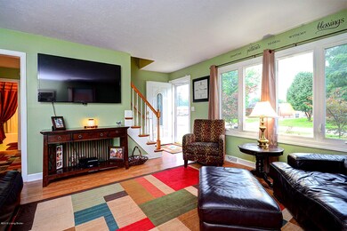 Carnation7713-FamilyRm-1